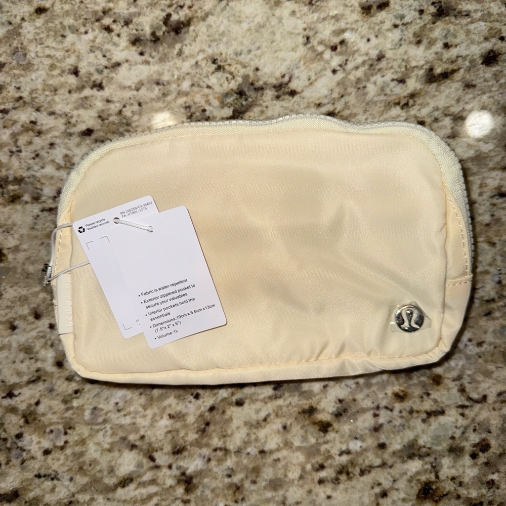 Lululemon Everywhere Belt Bag, 1L Pack Zip Closure Adjustable Strap Unisex